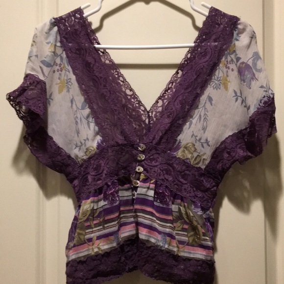 fashionWeb Tops - FashionWeb womens sheer flowy floral lace top deep Vneck buttons size S purple